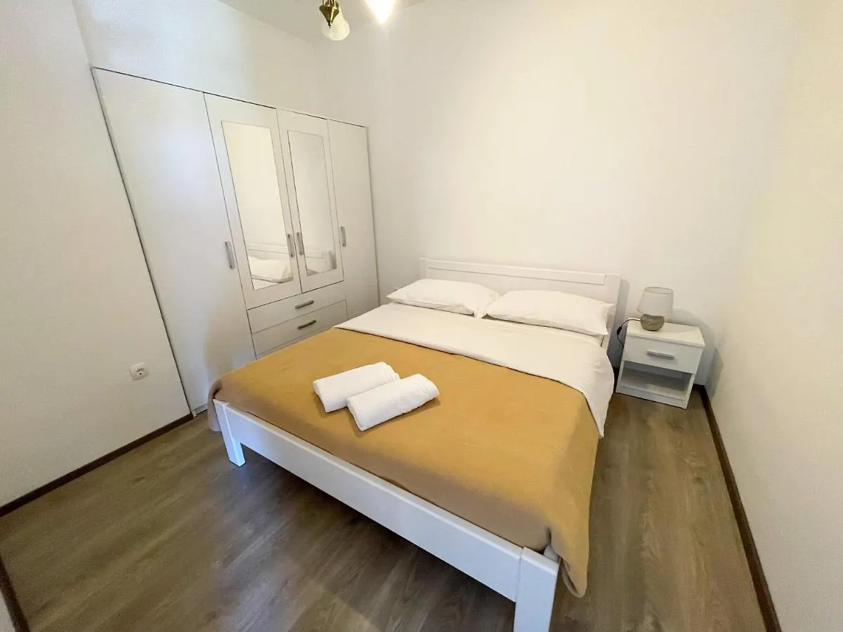 Apartments In Jadranovo 42640