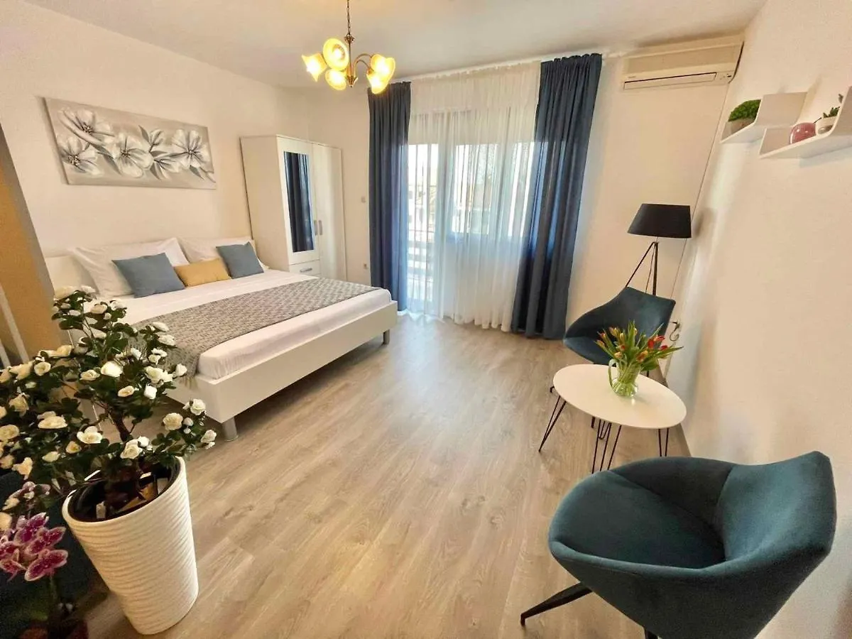 Apartments In Jadranovo 42640