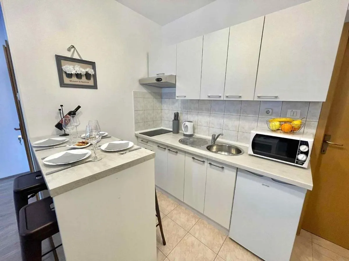 Apartments In Jadranovo 42640