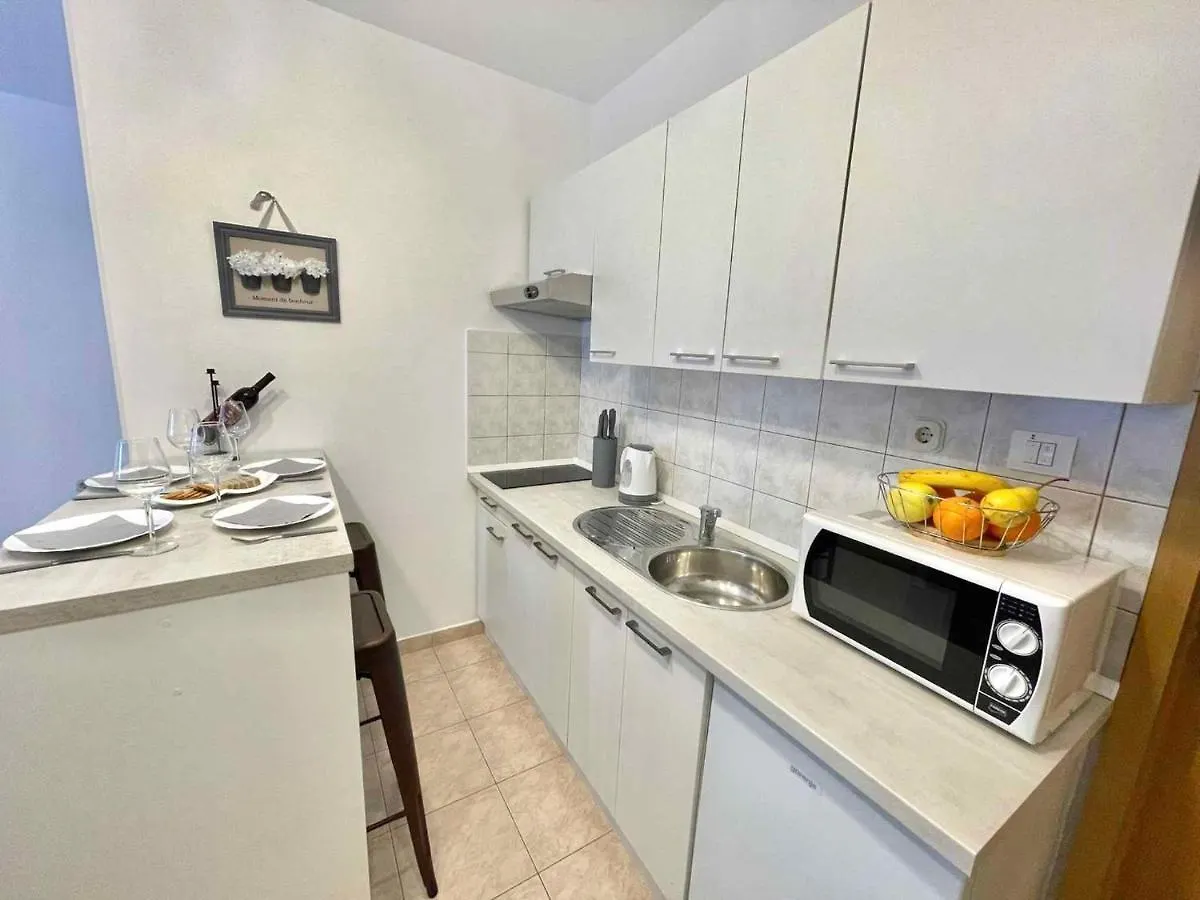 Apartments In Jadranovo 42640