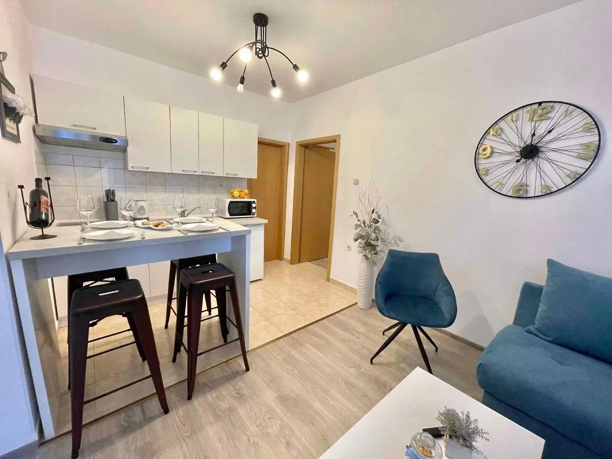 Apartments In Jadranovo 42640