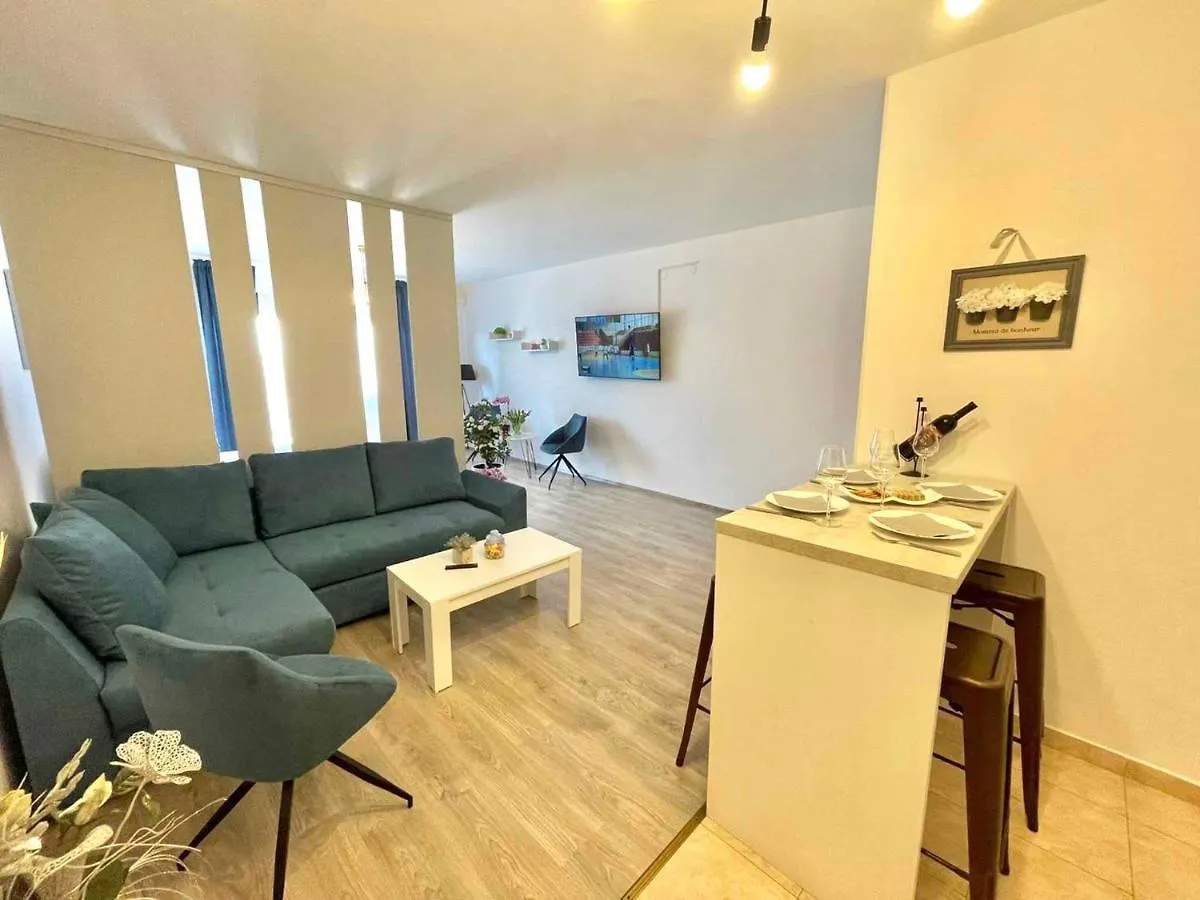Apartments In Jadranovo 42640