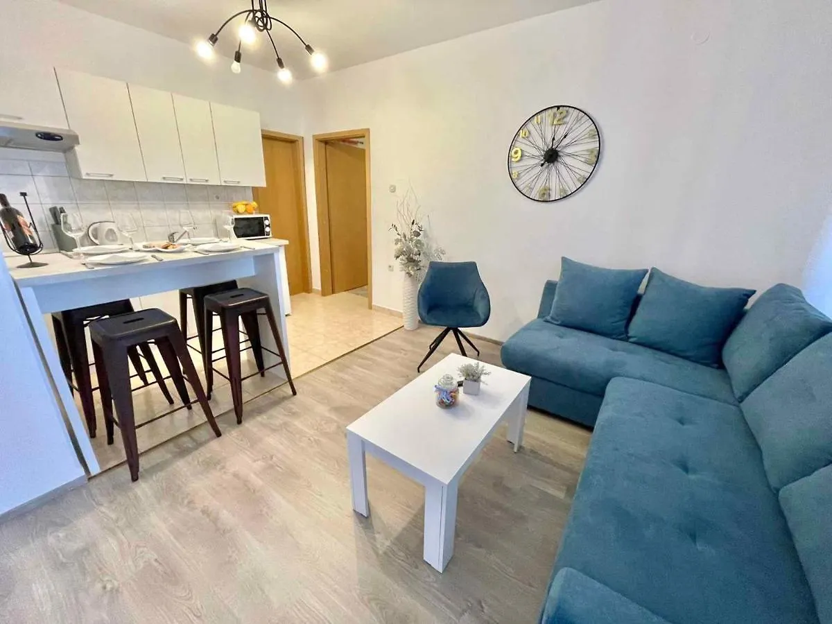 Apartments In Jadranovo 42640